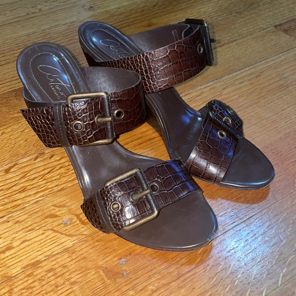 Arturo Chiang Wedge sandals